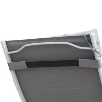 Outsunny Espreguiçadeira Dobrável de Jardim com Encosto Ajustável em 7 Posições Almofada e Apoio para a Cabeça Acolchoados para Terraço Piscina Exterior Carga Máxima 165kg 137x63,5x100,5cm Cinza(m-8)