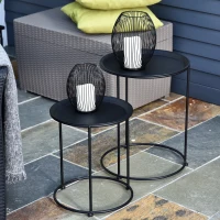 Outsunny Beistelltisch, 2er Set, Gartentisch Couchtisch, Kaffeetisch mit erhöhten Kanten, Wohnzimmer, Metall Schwarz, Ø33/Ø39 x H39/49 cm(m-8)
