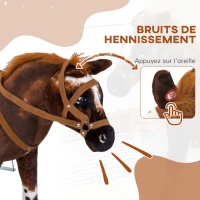 HOMCOM Cheval Debout en Peluche Effets sonores hennissement et Galop Selle étrier rênes 85L x 28l x 60H Marron Blanc(m-5)