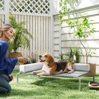 PawHut Hondenligstoel Outdoor, Verhoogd Hondenbed voor Middelgrote Honden, met L-vormige Kussen 110x75x30cm, Lichtgrijs(m-2)