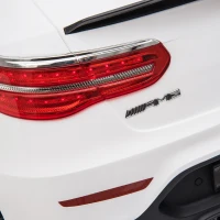 HOMCOM Kinderfahrzeug 12V Mercedes-Benz AMG GLC63S COUPE lizenzierter Elektroauto mit Fernbedienung Sicherheitsgurt  2 x 35W Motoren MP337-60 Monate Weiß 115 x 70 x 55 cm(m-12)