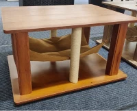 PawHut Mesa Auxiliar Mesa de Café com Rede 2 Postes de Arranhar de Juta e Prateleira Inferior de Armazenamento 79x59x45,5cm Marrom(m-10)