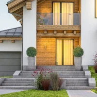 HOMCOM Conjunto de 2 Bolas de Topiária Artificial Plantas Decorativas Falsas Resistentes Aos Raios UV Ø 42 cm Violeta e Verde(m-4)