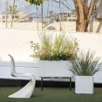 DEROMA Pot de fleurs Cube Cosmo -  38 x h39 cm - Perle -  A réserve d'eau - Roulettes(m-4)