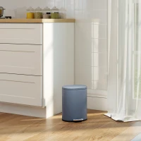 HOMCOM Bidone della spazzatura da 6L a pedale, in metallo, con secchiello interno e coperchio a chiusura morbida, 24,5x21,5x29,5cm, Grigio(m-5)