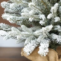 HOMCOM Mini Kunstkerstboom 90 cm met sneeuw, 486 takken, cementvoet met linnenbekleding(m-9)