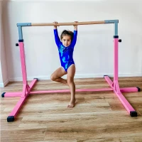 HOMCOM Barre fixe de gymnastique pour enfant, hauteur réglable 13 niveaux de 92-150 cm, acier et bois en hêtre, barre d'entrainement de gymnastique à domicile, antidérapant, facile à assembler, rose(m-11)