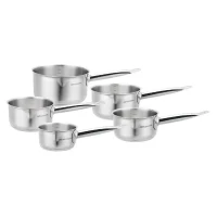 ARTHUR MARTIN Set de de 5 Casseroles - Acier inoxydable - Intérieur satiné avec graduation - Bec verseur - Tous feux dont induction(m-2)
