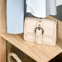 HOMCOM Oglindă de podea cu roți - Suport, 4 cârlige, raft MDF aspect lemn deschis(m-4)