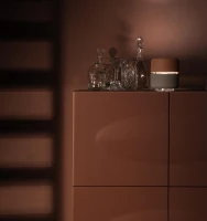 E-STYLO Lampada da tavolo bicolore dal design compatto e moderno, ideale per aggiungere un tocco di stile contemporaneo a qualsiasi ambiente, 16cm X 16cm H. 19cm(m-3)