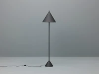 E-STYLO Lampada da terra minimalista nera con paralume conico, perfetta per ambienti moderni ed essenziali,  Ø.40cm X  Ø.40cm H. 156cm(m-2)