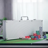 HOMCOM Mallette de Poker Coffret de Poker Complet avec 500 jetons 2 Jeux de Cartes + 5 dés Bouton Dealer 2 clés alu.(m-8)