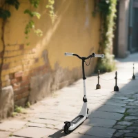 HOMCOM E-Scooter, Elektro-Tretroller, 6 km Reichweite, ab 6 Jahren, Stahlrahmen, schwarz+weiß, 76 x 53 x 95cm(m-7)