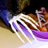 Outsunny 2pcs Animated Halloween Skull Bowl, Skeleton Ghost Skull Candy Dish with LED Eyes, Moving Body and Creepy Sound for Party Decoration, Festival Haunted Houses(m-9)