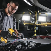 HOMCOM Projecteur de chantier sur trépieds 2 x 100W, 17000LM, double tête pivotante 360° support ajustable étanche IP65, jaune(m-10)