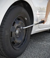 Clé démonte-roue téléscopique douille encliquable réversible 17-19mm - AEG - Longeur repliée : 36cm Longueur déployée : 54,5cm(m-3)