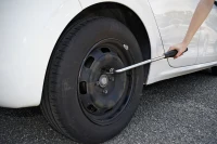 Clé démonte-roue téléscopique douille encliquable réversible 17-19mm - AEG - Longeur repliée : 36cm Longueur déployée : 54,5cm(m-4)