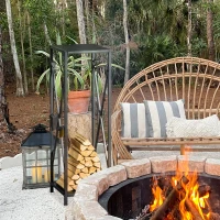 Outsunny Porte bûches - Range bûches Serviteur de cheminée Colonne - Multi Accessoires dim. 34L x 34l x 111H cm métal Noir(m-2)