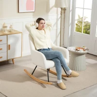 Fotel bujany z podłokietnikami, drewniane kufe, sypialnia(m-6)