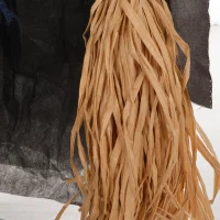 HOMCOM 190cm 75" Witch with Broomstick Outdoor Halloween Decoration, Halloween Animatronic with Sound Activated, Light Up Eyes, Sound Effects, Animated Prop for Haunted House(m-9)