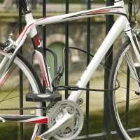 MASTER LOCK Antivol U avec Câble - A Clé(m-4)