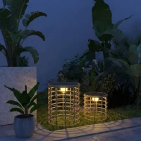 Outsunny Lâmpada de Chão Solar Conjunto 2 Peças Lâmpadas Solares em Rattan com Sensor de Luz LED Estilo Boho IP44(m-5)