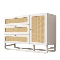 Cassettiera 3 cassetti in rattan dallo stile country con maniglie dorate e 1 anta, 120x40x85 cm, Bianco(m-10)