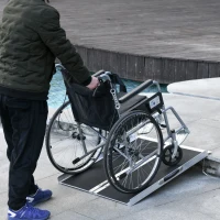 HOMCOM Rampa para Silla de Ruedas Rampa de Carga Rampa de Acceso antideslizante Plegable con Bordes de seguridad Máx. 270 kg dim. 91L x 72l x 5H cm alu. Negro(m-6)