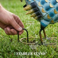 Outsunny Hahn-Gartenstatue, Metall-Gartenfigur, 41 cm stehende Hahn-Skulptur mit Bodenankern, Mehrfarbig(m-6)