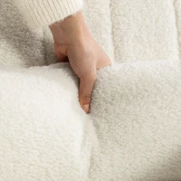 HOMCOM Schaukelstuhl, gepolsterter Snow-Flanell Schaukelstuhl, Lendenkissen, hohe Rückenlehne, Seitentaschen, Creme(m-5)