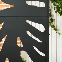 Outsunny Paravan Exterior din Metal, 122 x 198 cm, Separator Decorativ cu Suport și Șuruburi de Expansiune, Panou Autoportant pentru Grădină, Terasă, Piscină, Model Frunză Mare(m-9)