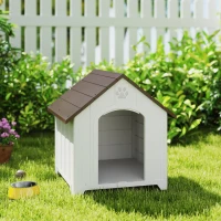 PawHut Casota para Cães de Exterior Casa para Cães Grandes de Plástico com 2 Janelas Base Elevada Estacas Castanho Escuro(m-12)