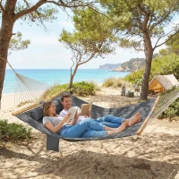 Outsunny Rede exterior 200x140cm, rede de duas camadas com apoio de cabeça, bolso para revistas, varões de madeira até 200kg(m-5)