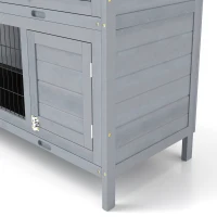 PawHut Conejera de madera de 2 niveles con techo de asfalto y bandeja de fondo, puertas para pequeños animales, 136,4 x 50 x 93 cm, Gris(m-4)