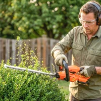 Outsunny 20" Cordless Hedge Trimmer, 18V Electric Hedge Cutter with 51cm Dual Action Blade, 2000mAh Battery and Charger(m-9)