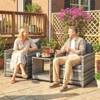 Outsunny 3-teiliges Outdoor-Garten-Set aus Geflecht mit Tisch und 2 Sesseln mit Kissen, 62x65x75cm, Hellgrau(m-4)