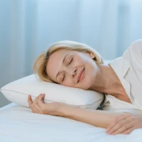 HOMCOM Memory Foam Pillow for Pain Relief, Neck Pillow for Side Back Stomach Sleeper, Quick-Rebound, Fits Standard King Queen Beds, Cream(m-2)