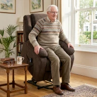 HOMCOM Sillón Relax Reclinable Eléctrico Levanta Personas con Puerto USB Control Remoto Asiento Ancho Reposapiés Marrón(m-2)