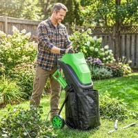 Outsunny Broyeur de Végétaux Électrique 2500 W, Broyeur de Branches avec Sac de Collecte 45L, 4300 tr/min, 44x34x96cm, Vert(m-10)