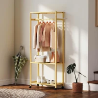 HOMCOM Portant à vêtements à roulettes, porte-manteau en bambou avec 2 étagères et tringle suspendue, 70x35x175cm, bois naturel(m-10)