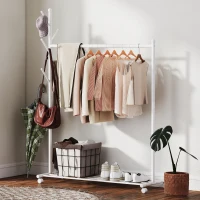 HOMCOM Portant à vêtements, porte-manteau sur roulettes avec étagère à chaussures et 5 crochets, 120 x 43 x 171 cm, blanc(m-10)