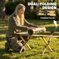 Outsunny Campingtisch 117 x 60 cm Aluminium Klapptisch mit Aufrollbare Tischplatte Holz-Optik Tragetasche wasserdicht(m-4)