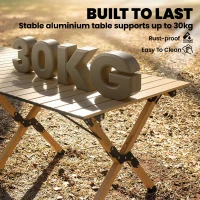 Outsunny Campingtisch 117 x 60 cm Aluminium Klapptisch mit Aufrollbare Tischplatte Holz-Optik Tragetasche wasserdicht(m-5)