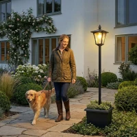 Outsunny Lampadaire solaire extérieur avec jardinière, lampadaire sur pied étanche, hauteur 160cm, pour jardin, cour, allée, noir(m-10)