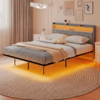 HOMCOM Cadre de lit 140 x 190 cm avec sommier acier, lit 2 personnes flottant avec lumières LED RGB et station de charge, gris(m-10)