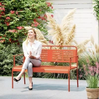 Outsunny Banc de jardin 2 places banc extérieur jardin en acier avec accoudoirs et dossier, pour balcon 121 x 64 x 84 cm, rouge(m-10)