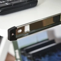 HOMCOM Mesa de Ordenador con Ruedas 60x48 cm con Bandeja Deslizante para Teclado y Estante Inferior Marco Metálico Blanco(m-7)