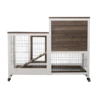 PawHut Cusca pentru iepuri din lemn cu roti, tavi detasabile si casa pentru iepuri cu rampa, 110x50x86cm, maro si alb(m-16)