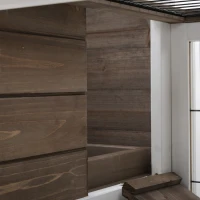 PawHut Cusca pentru iepuri din lemn cu roti, tavi detasabile si casa pentru iepuri cu rampa, 110x50x86cm, maro si alb(m-11)