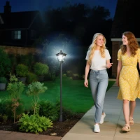 Outsunny Farola Solar Exterior Luz Solar Exterior Jardín Lámpara de Pie con Apagado Automático IP44 para Exteriores Patio Terraza 15x15x120 cm Negro(m-2)